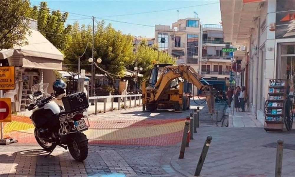 Δημόσια έκκληση: ''Παιδική χαρά στην πλατεία Αγίας Λαύρας Αιγίου & όχι λίμνες''!